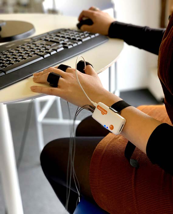 galvanic skin response equipment in use